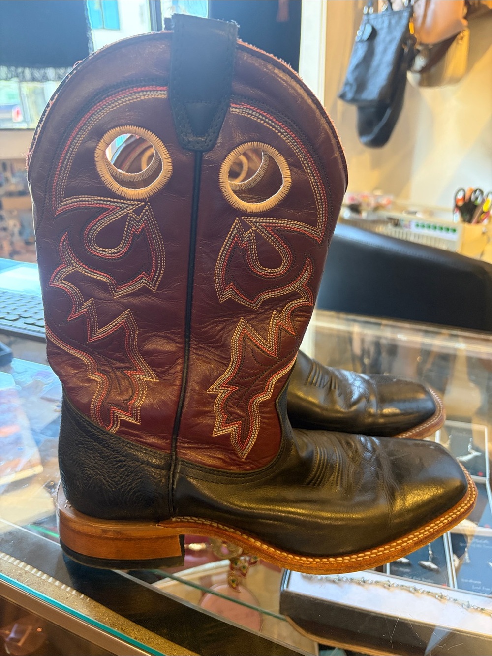 Classic Women's Black and Burgundy Western Pull-On Boots